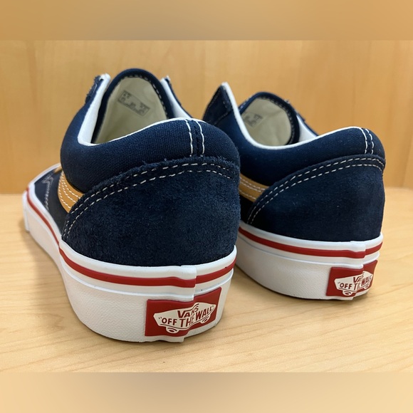 Classic Vans - Picture 3 of 7